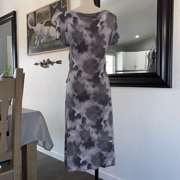 Daisy Fuentes Stretch Tie Dye V-Neck Short Sleeve Fit & Flare Dress Gray Medium - Picture 9 of 15